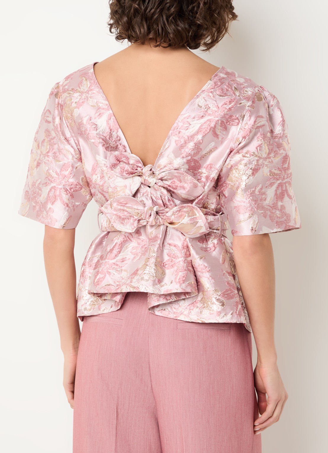 Aaiko Georgie top met jacquard dessin met strikceintuur - achterkant 3 lichtroze