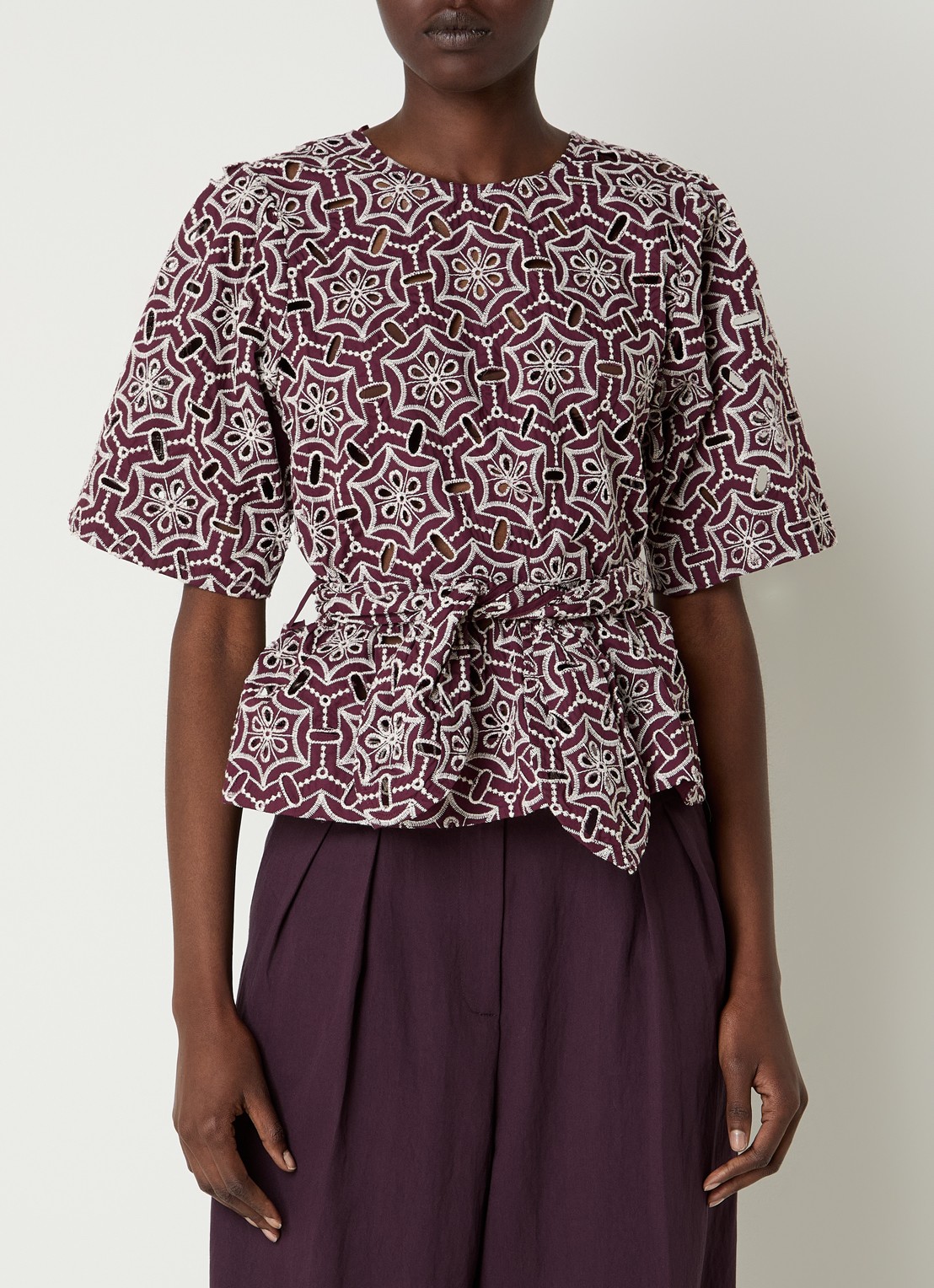 Aaiko Georgie top met strikceintuur en opengewerkt dessin - detail aubergine