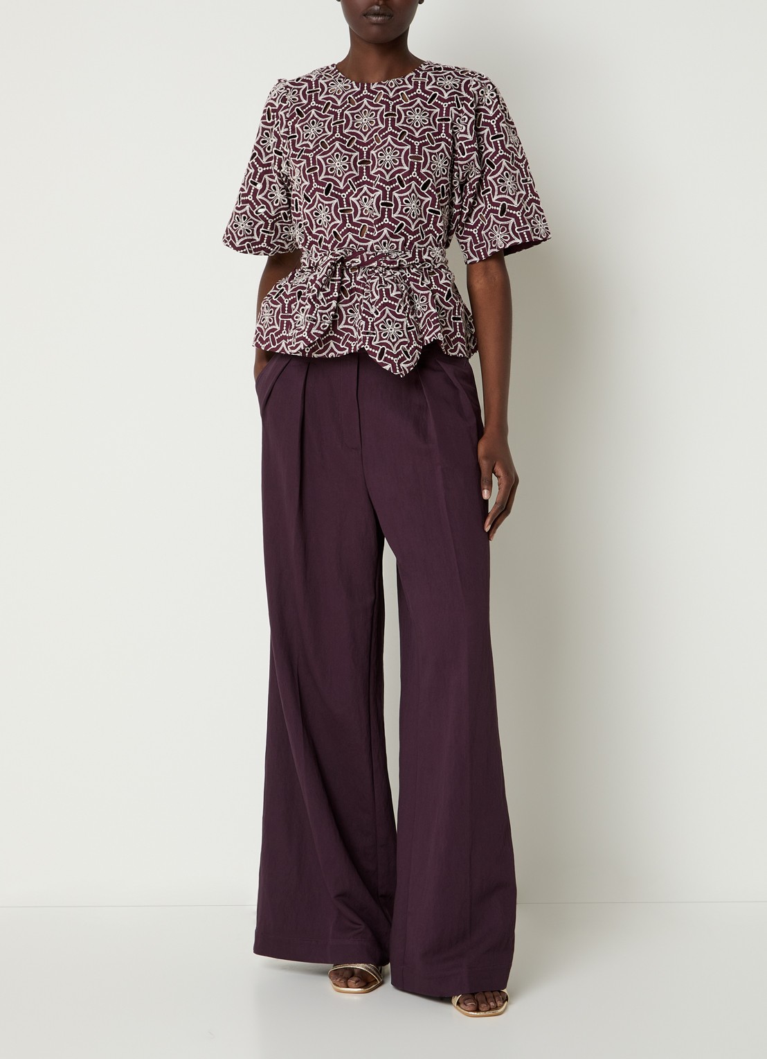 Aaiko Georgie top met strikceintuur en opengewerkt dessin - voorkant 3 aubergine