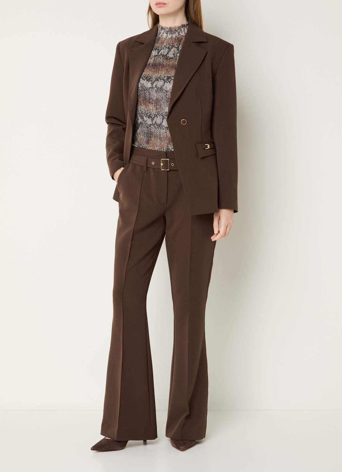 Aaiko Glenn mid waist flared fit pantalon met ceintuur en steekzakken - voorkant 4 hazelnootbruin