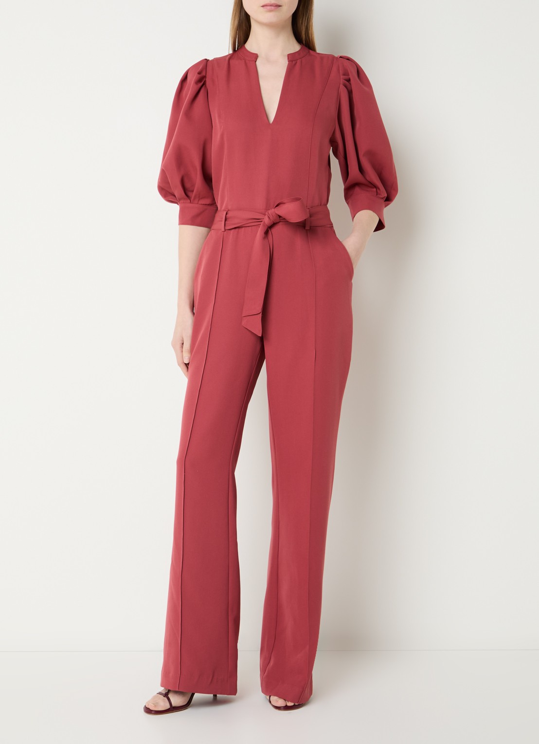 Aaiko Hellen jumpsuit met strikceintuur - detail 4 steenrood