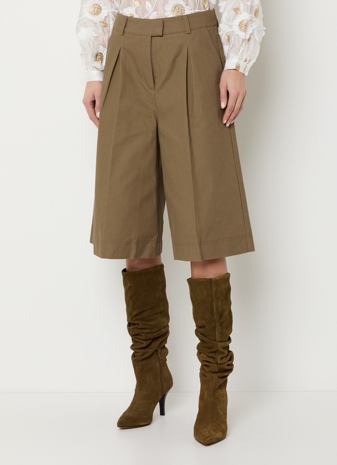 Aaiko Inaya high waist loose fit korte pantalon met steekzakken - detail khaki