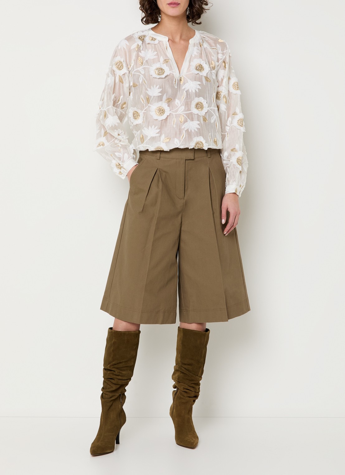 Aaiko Inaya high waist loose fit korte pantalon met steekzakken - voorkant 4 khaki