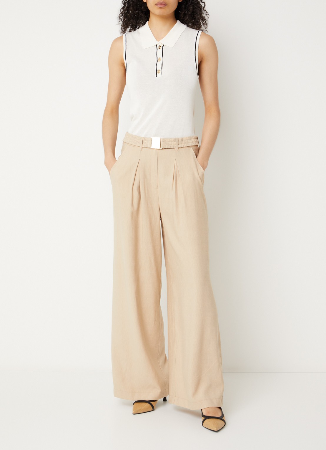 Aaiko Lara top met kraag - voorkant 3 beige