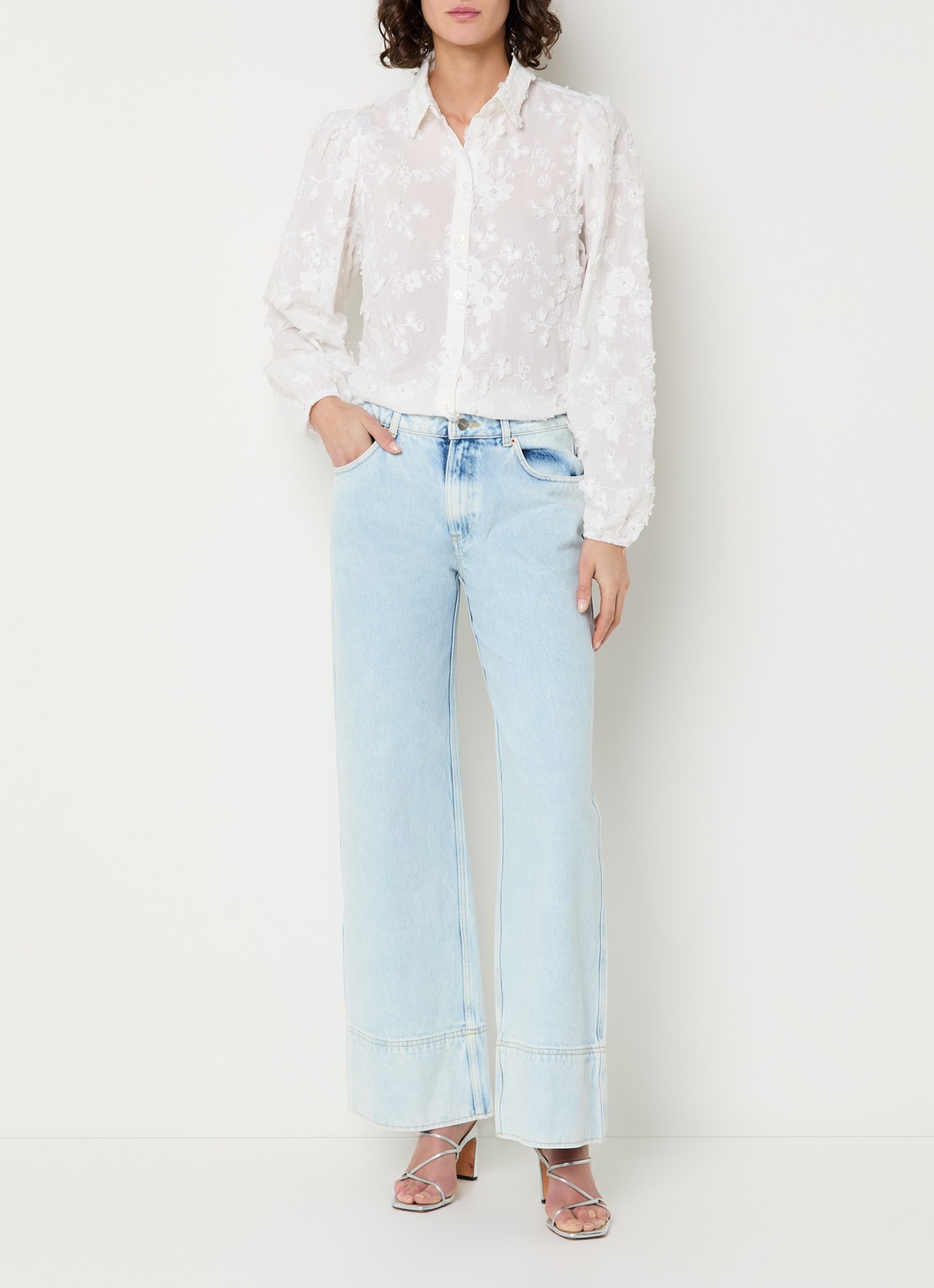 Aaiko Lien blouse met bloemborduring - voorkant 3 gebroken wit