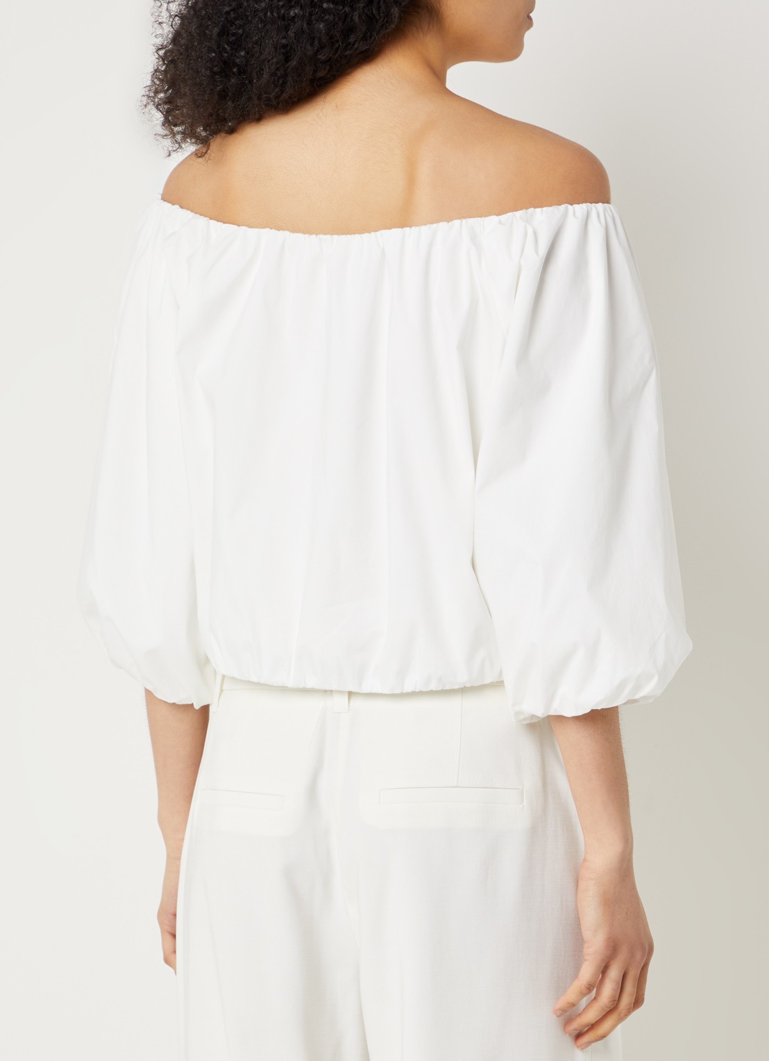 Aaiko Maddy Popline off shoulder top met pofmouw - achterkant 4 wit