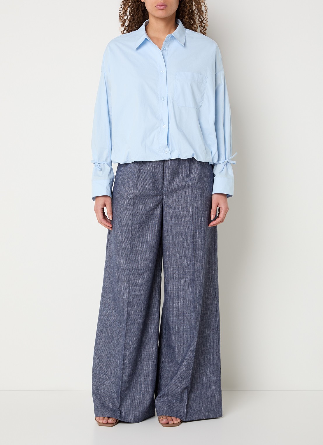 Aaiko Mikkie blouse met borstzak - voorkant 3 lichtblauw