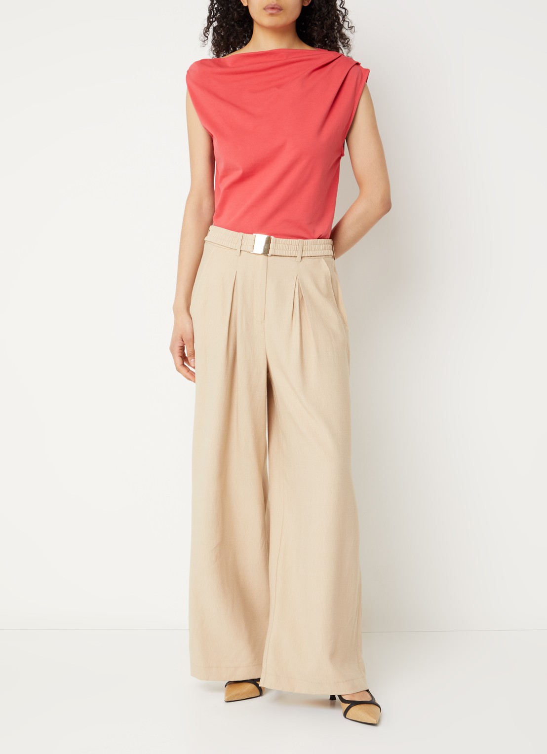 Aaiko Nola top met asymmetrische hals - voorkant 4 kersenrood