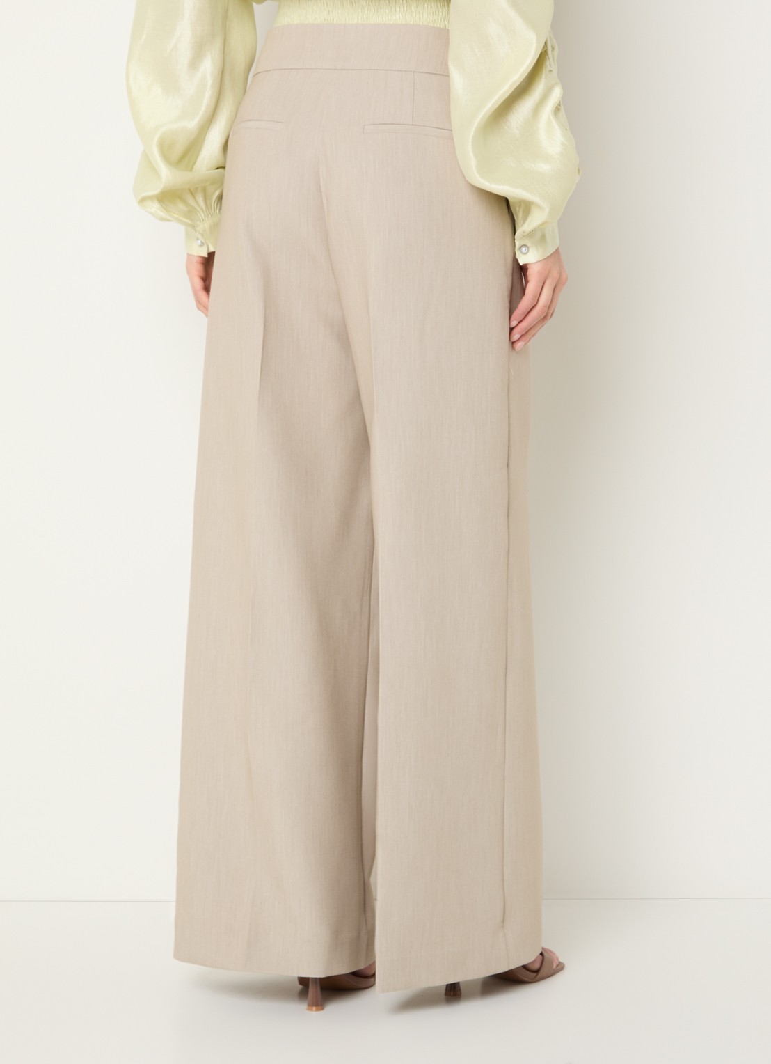 Aaiko Nore high waist wide fit pantalon met steekzakken - achterkant zand