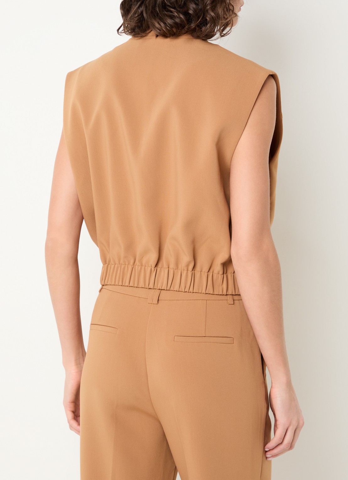 Aaiko Olivia gilet met opstaande kraag - achterkant camel