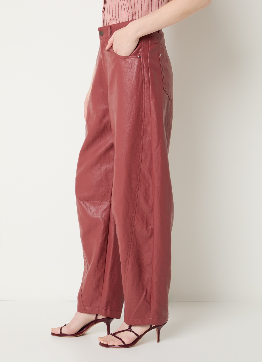 Aaiko Quin high waist balloon fit broek van imitatieleer - detail 5 steenrood