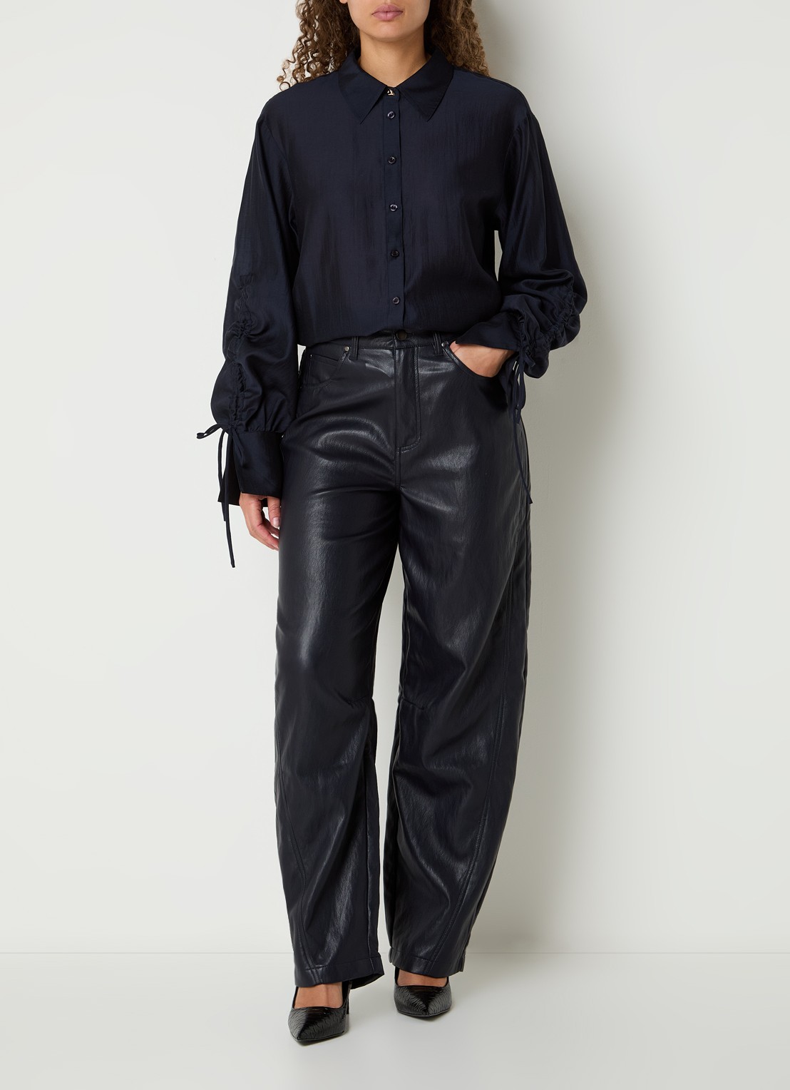 Aaiko Quin high waist balloon fit broek van imitatieleer - voorkant 2 donkerblauw