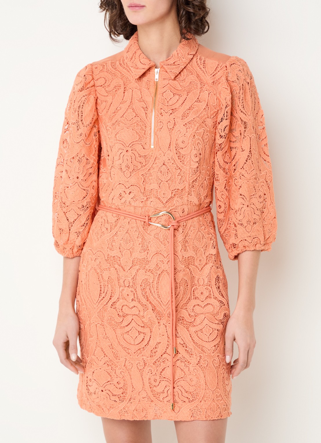 Aaiko Semira mini tuniekjurk met broderie en strikceintuur - detail orange