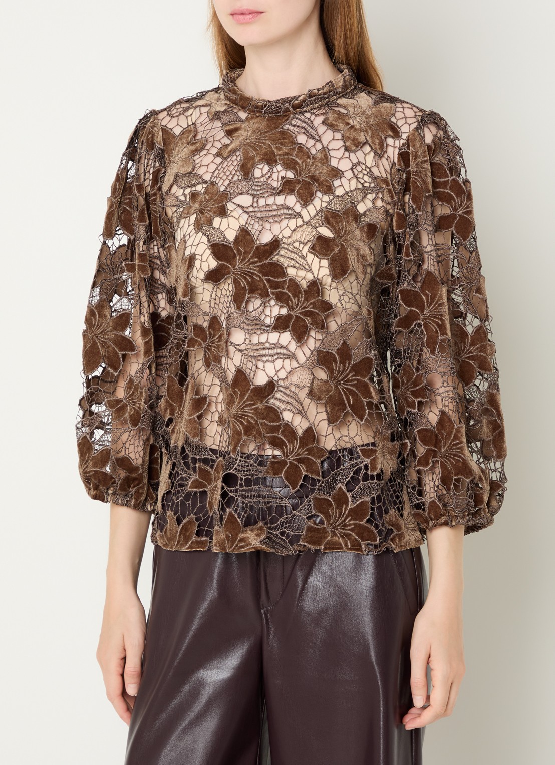 Aaiko Shaila semi-transparante top met opengewerkt dessin - detail 4 donkerbeige