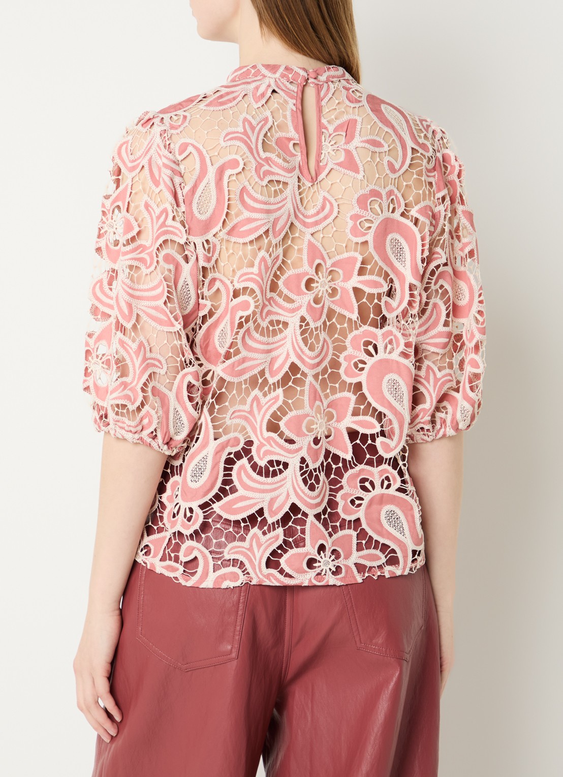 Aaiko Shaila top met opengewerkt dessin en borduring - achterkant 4 roze