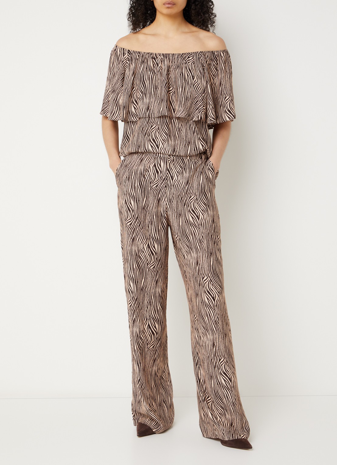 Aaiko Tiana off shoulder top met print - voorkant 2 hazelnootbruin