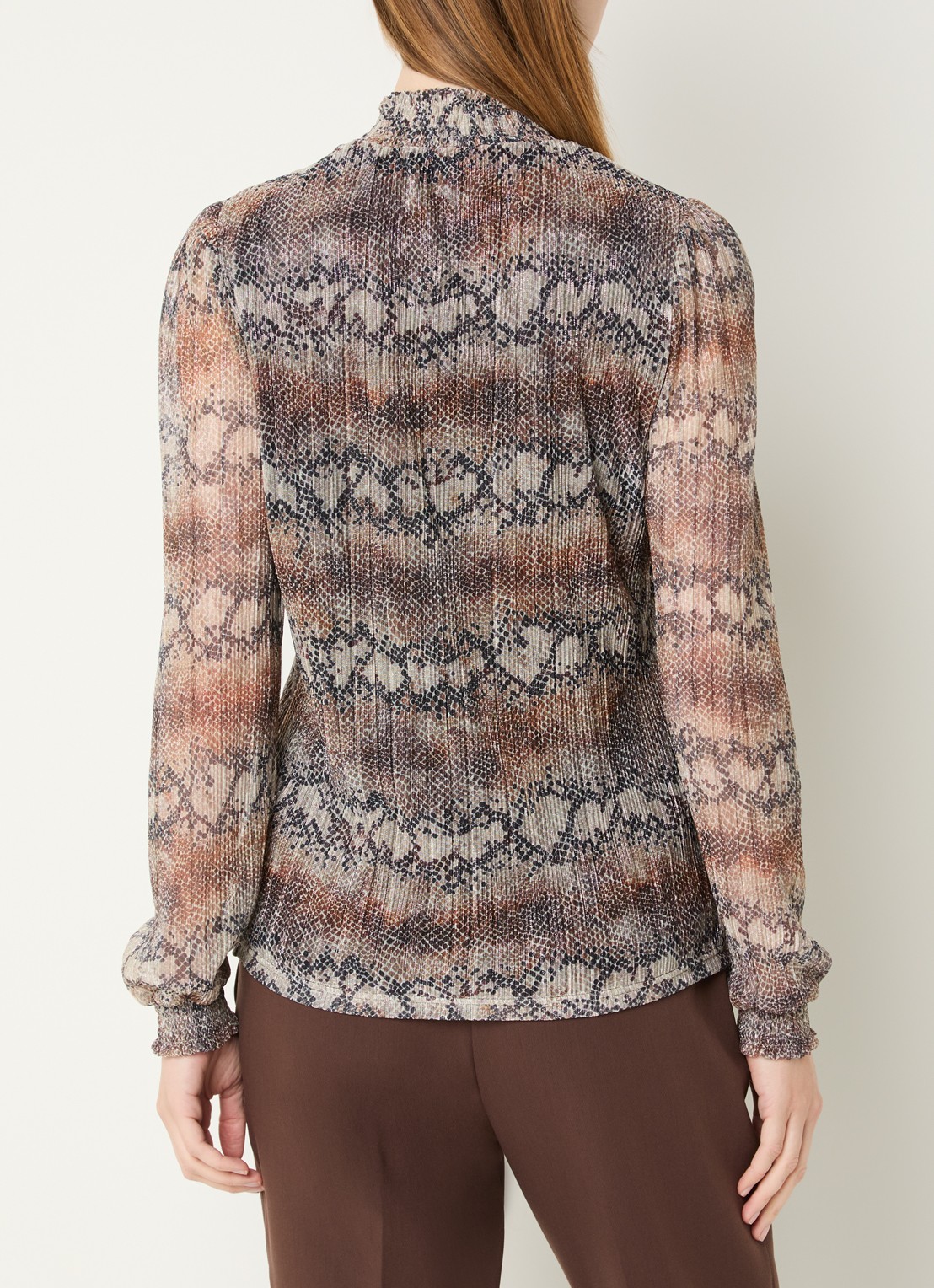 Aaiko Tory semi-transparante top met slangenprint - achterkant lichtbruin