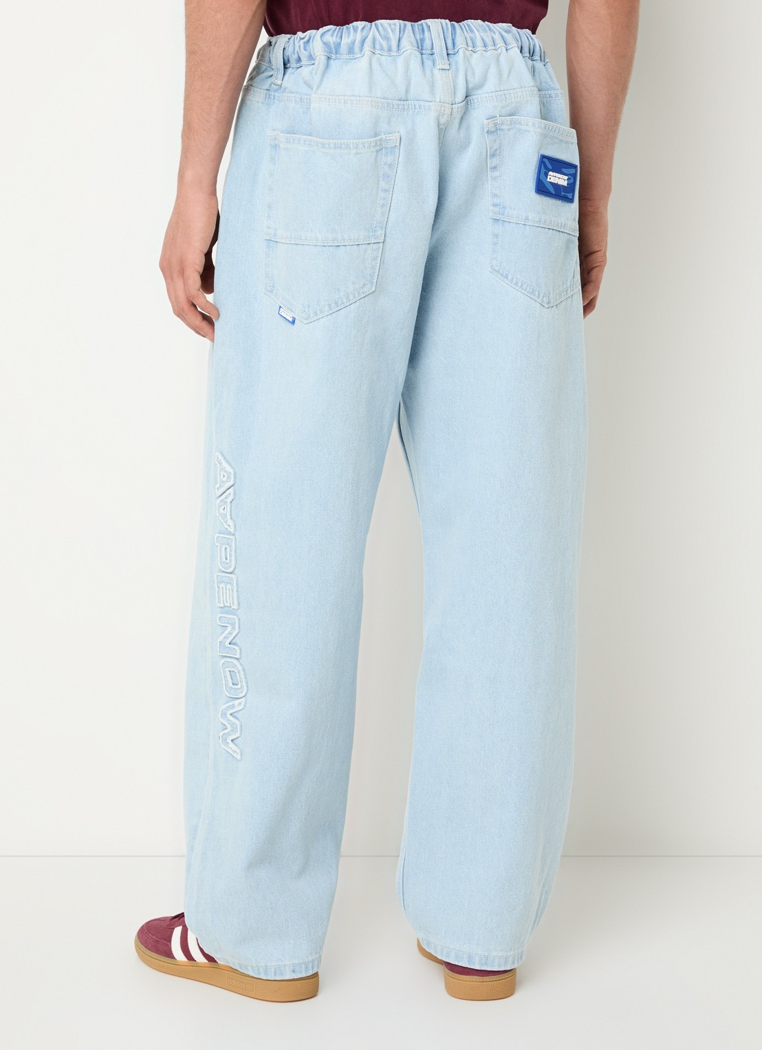 Aape Aape Now loose fit jeans met lichte wassing - achterkant indigo
