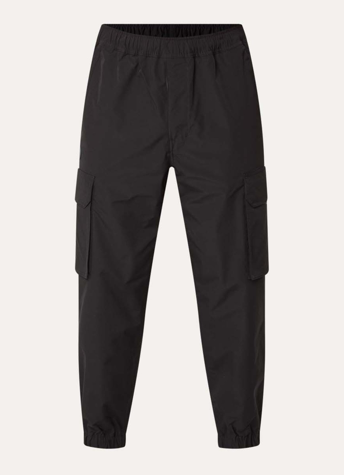 Aape Tapered fit cargobroek met klepzakken - voorkant 4 zwart