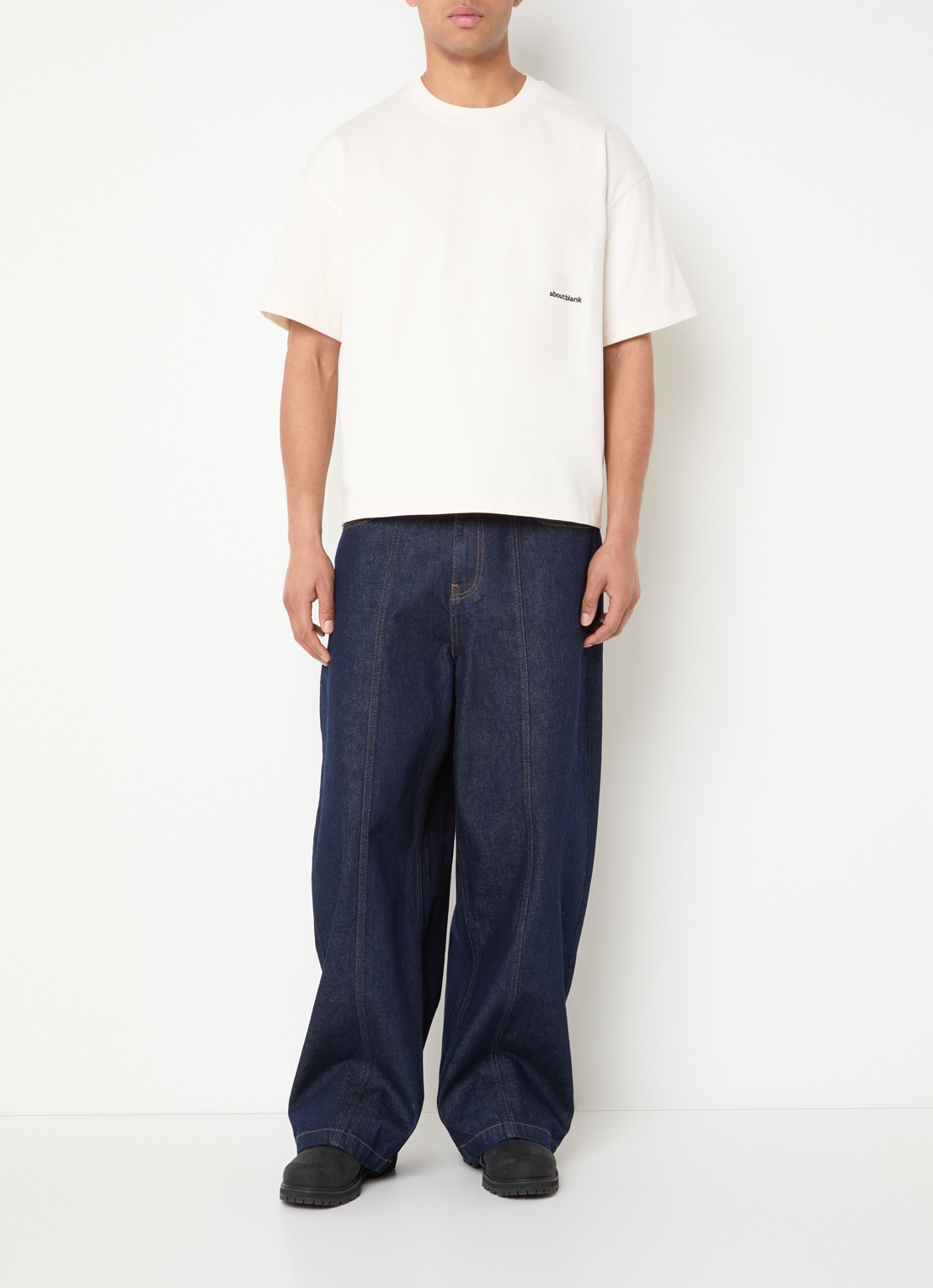 about:blank Box T-shirt met logo- en backprint - voorkant 2 gebroken wit