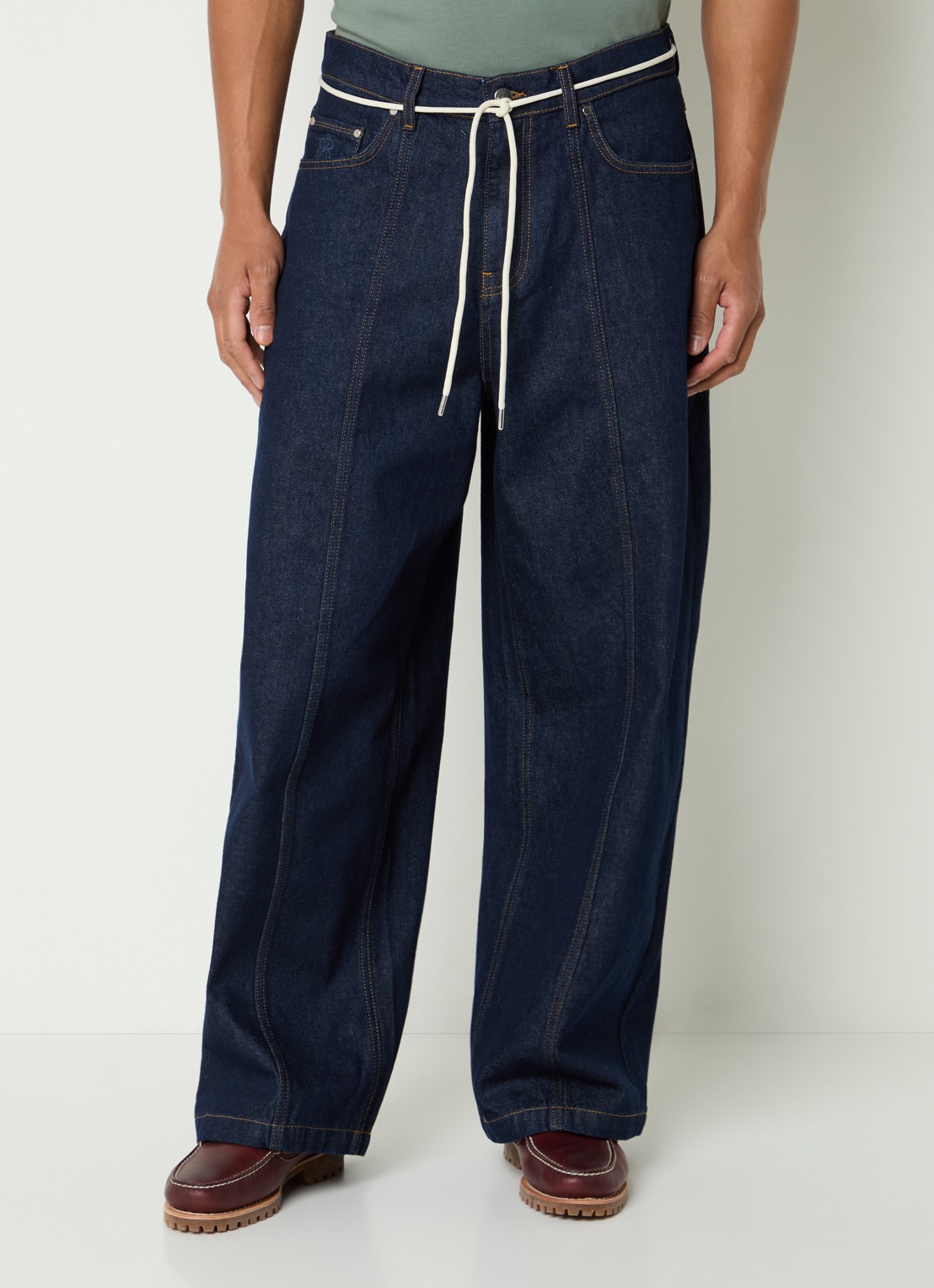 about:blank Loose fit jeans met strikceintuur en donkere wassing - detail 4 indigo
