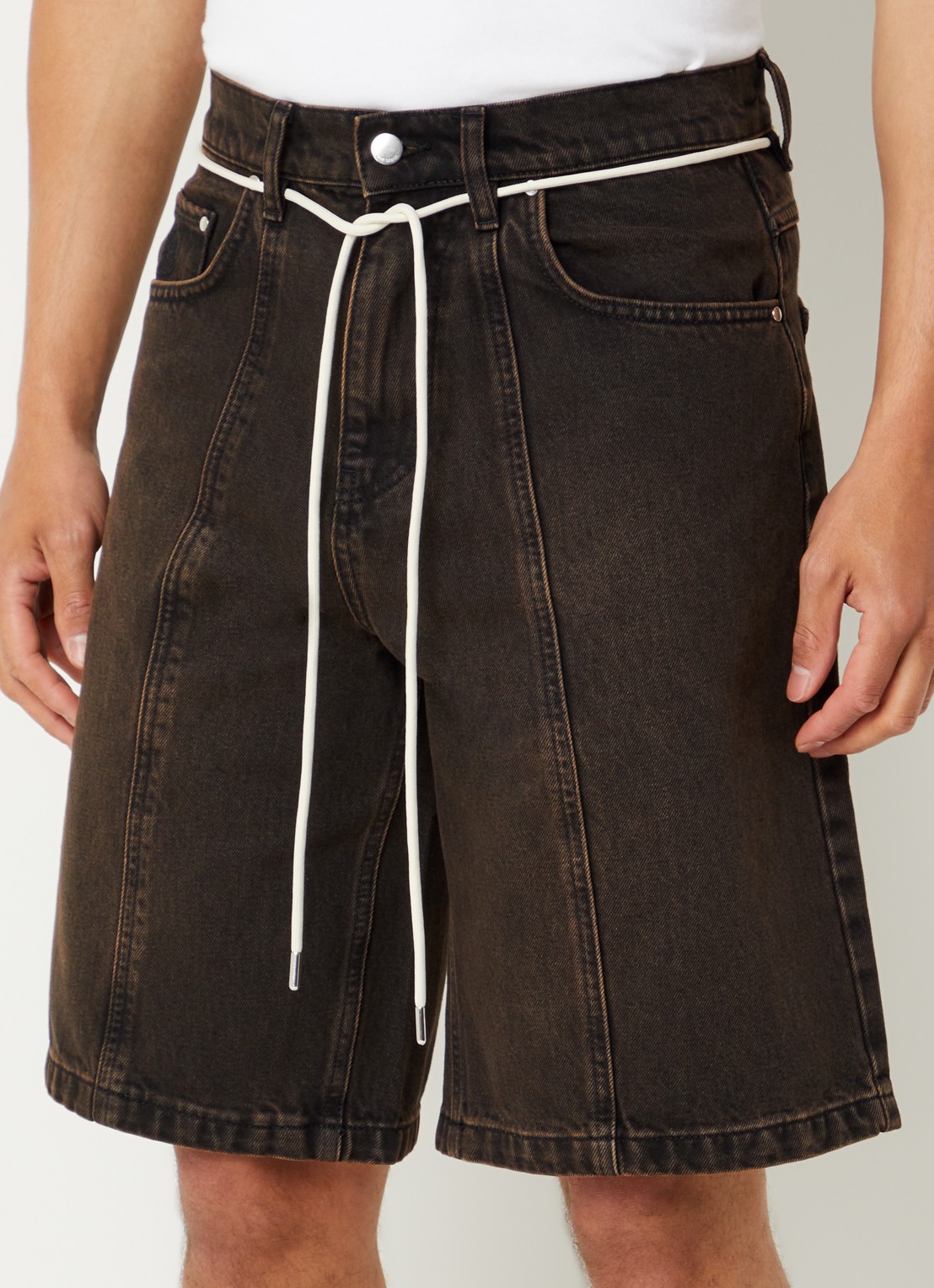 about:blank Wide fit korte broek van denim met verwassen afwerking - detail 2 donkerbruin
