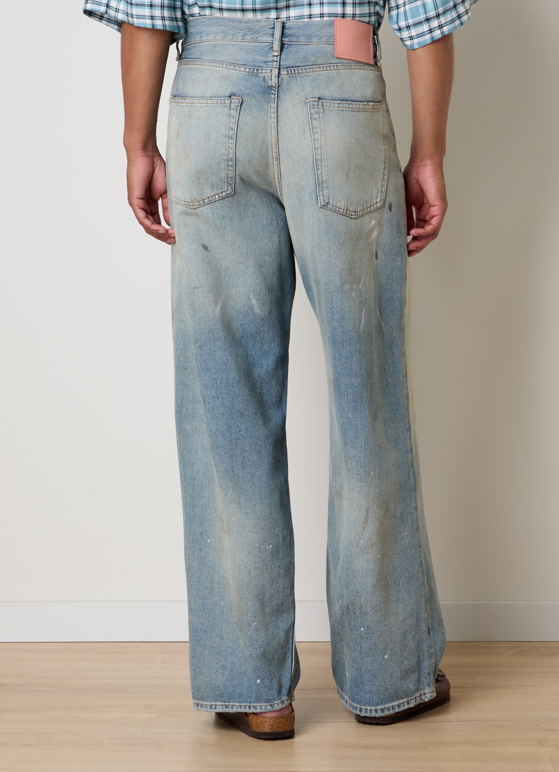 Acne Studios 1981 wide leg jeans met medium wassing - achterkant indigo