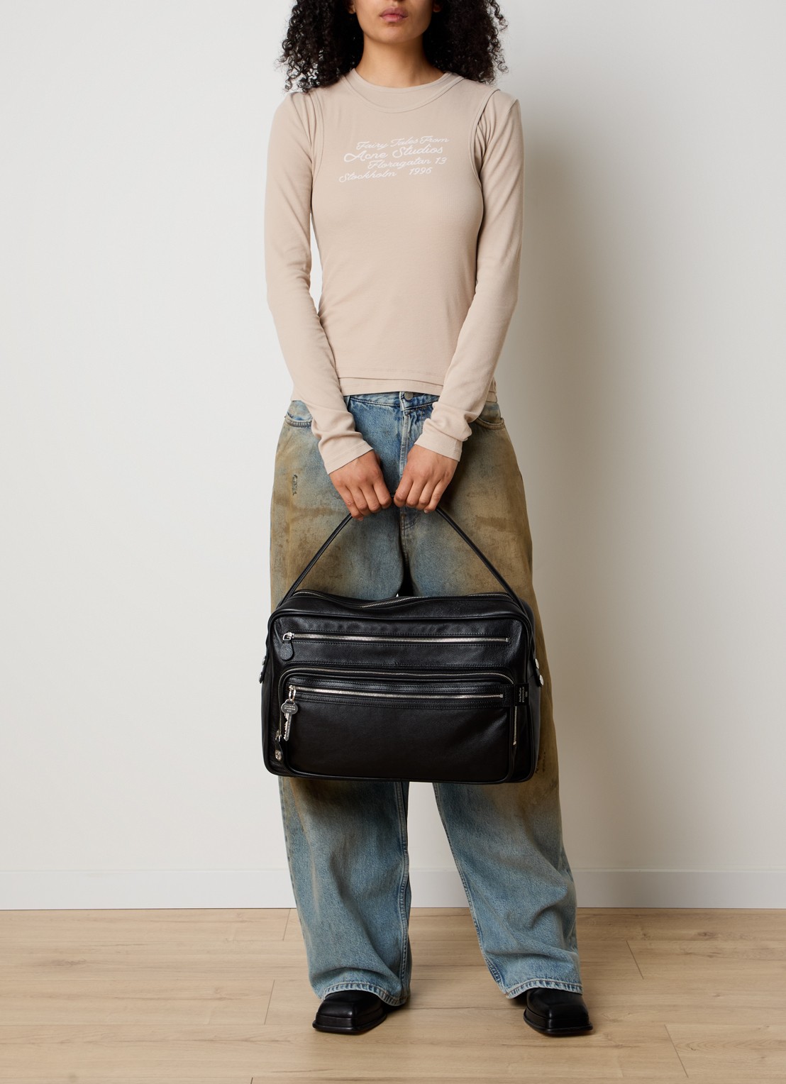 Acne Studios Camero schoudertas van kalfsleer - voorkant 3 zwart