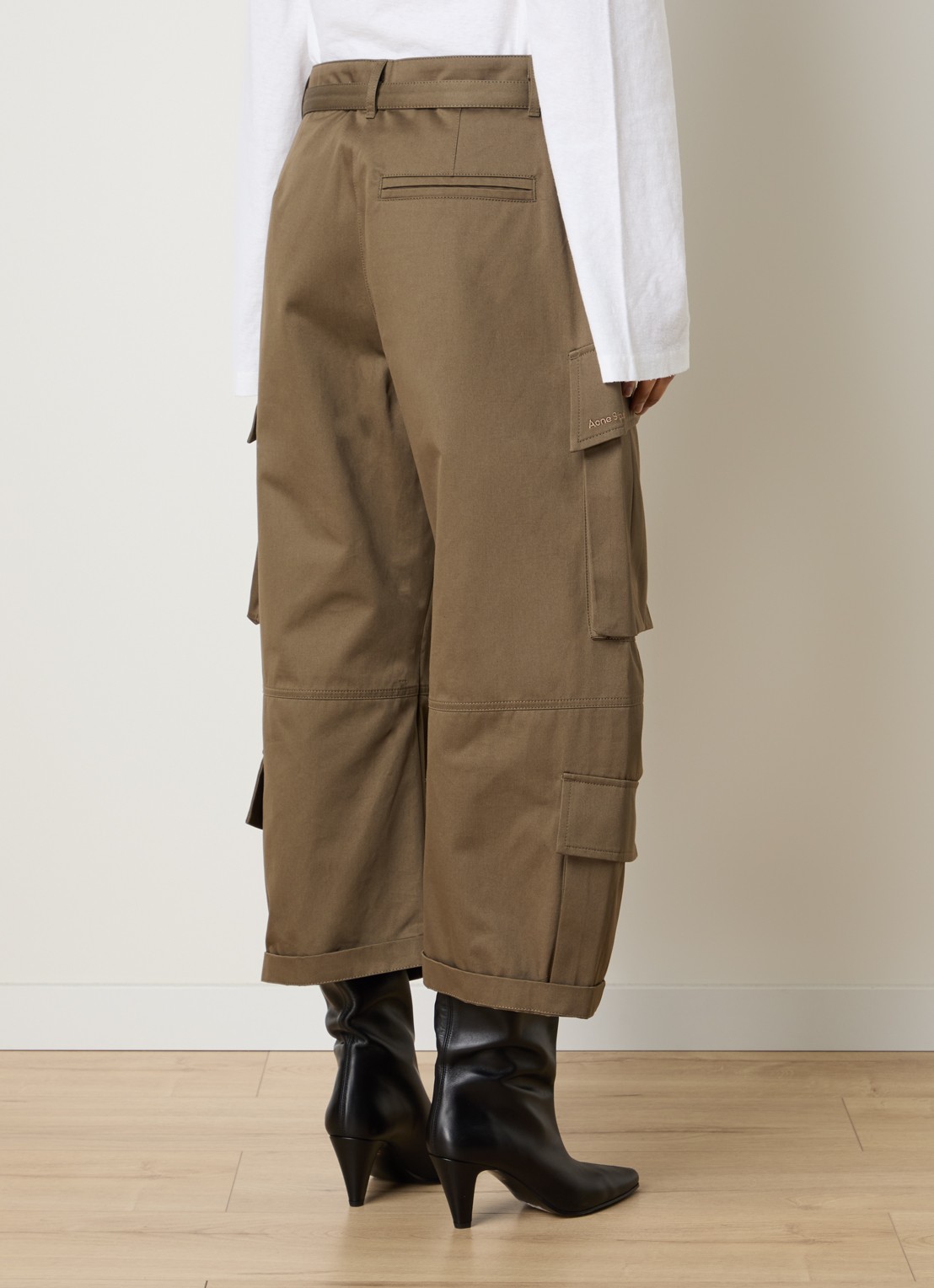 Acne Studios Cropped high waist loose fit cargobroek met steekzakken - achterkant legergroen