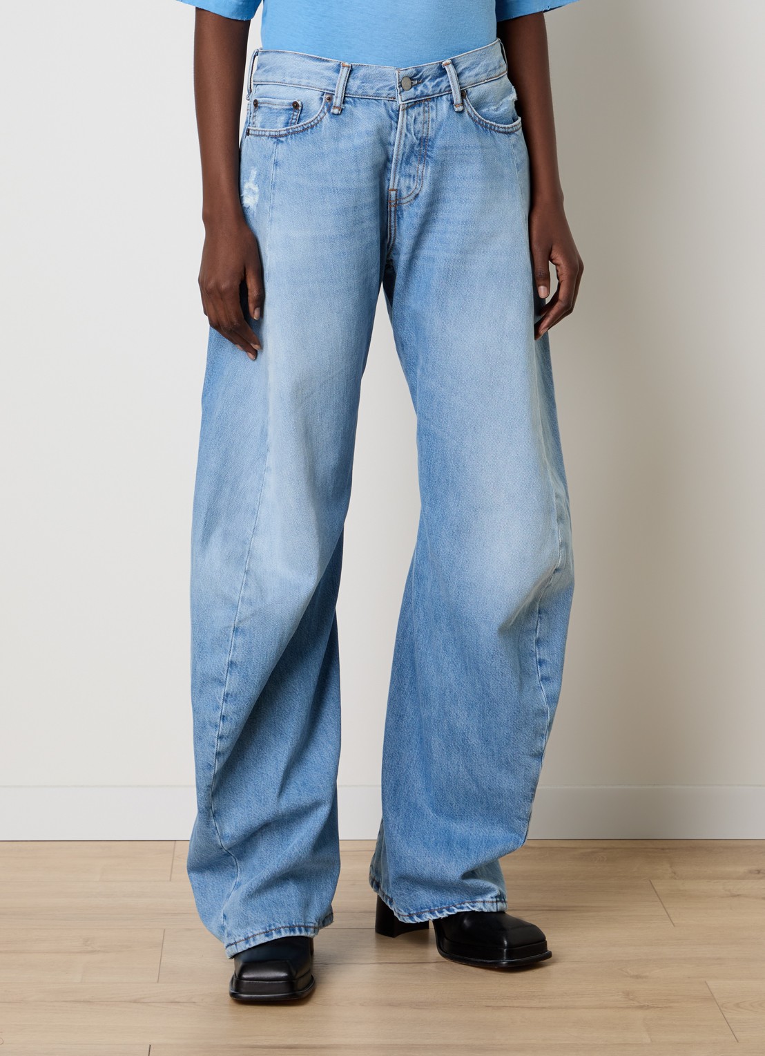 Acne Studios High waist balloon fit jeans met lichte wassing - detail 4 indigo