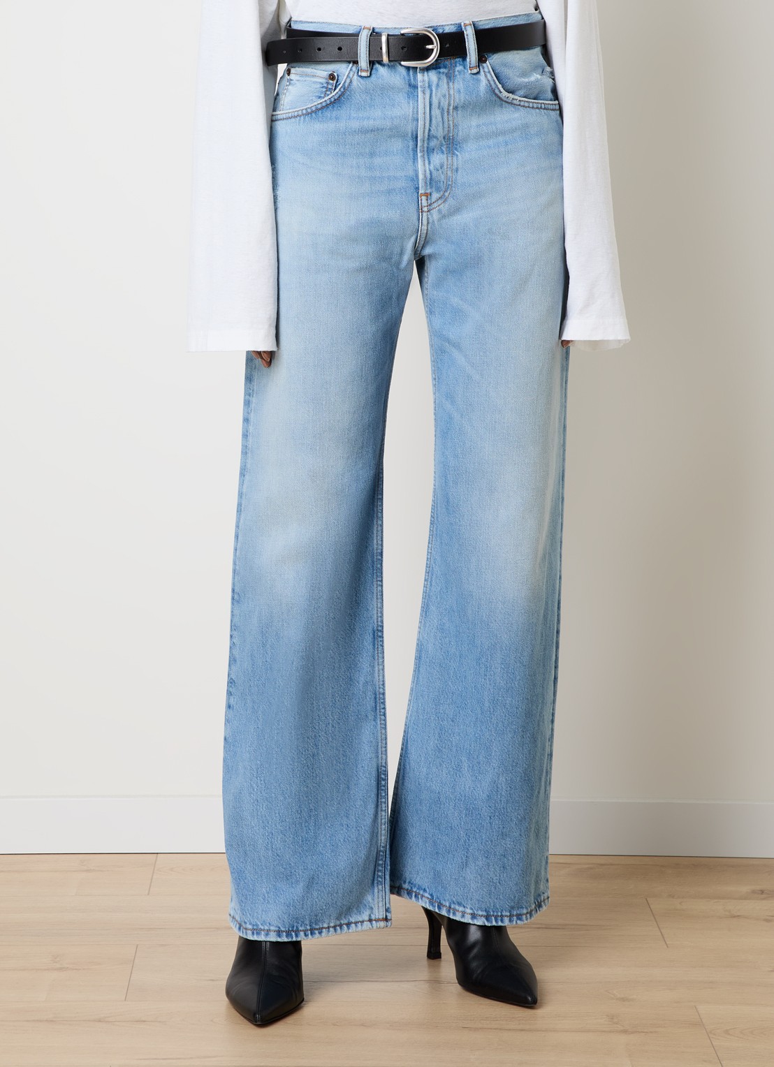 Acne Studios High waist loose fit jeans met lichte wassing - detail indigo