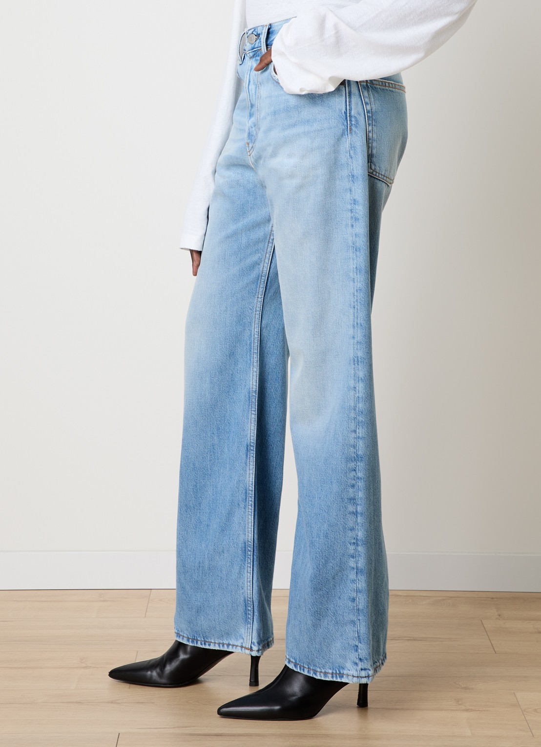 Acne Studios High waist loose fit jeans met lichte wassing - detail 2 indigo