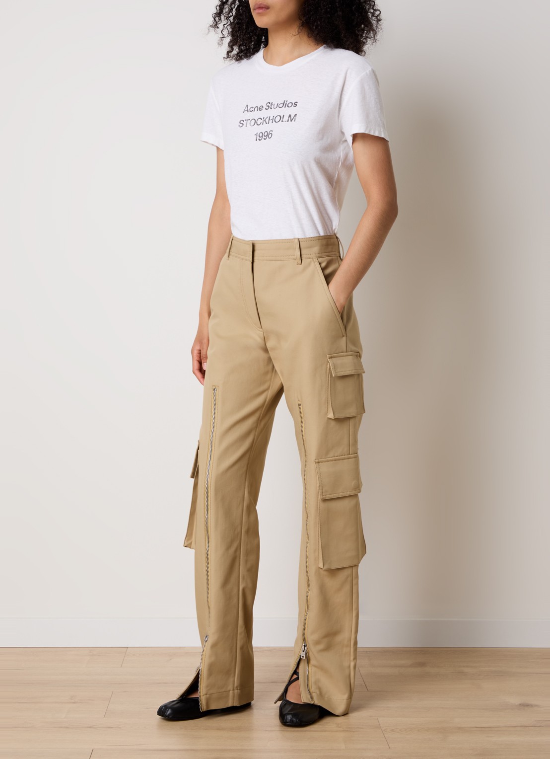 Acne Studios High waist wide fit cargobroek met ritsdetail - voorkant 6 beige