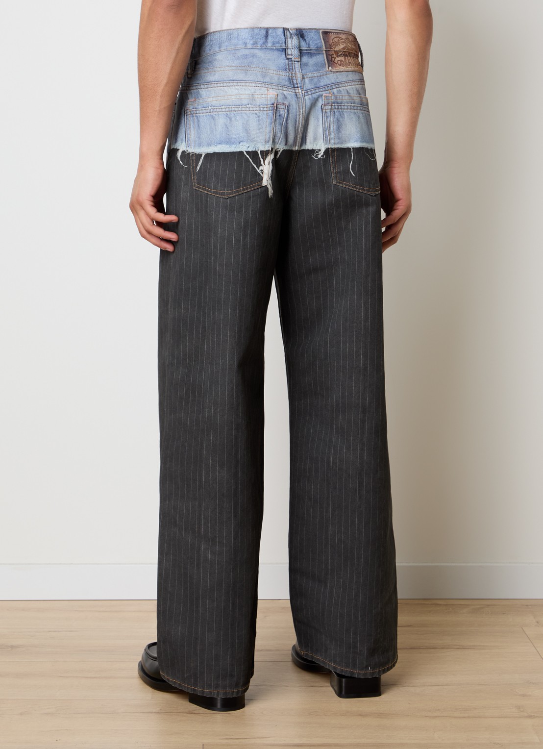 Acne Studios Loose fit jeans met gekleurde wassing en krijtstreep - achterkant 6 antraciet