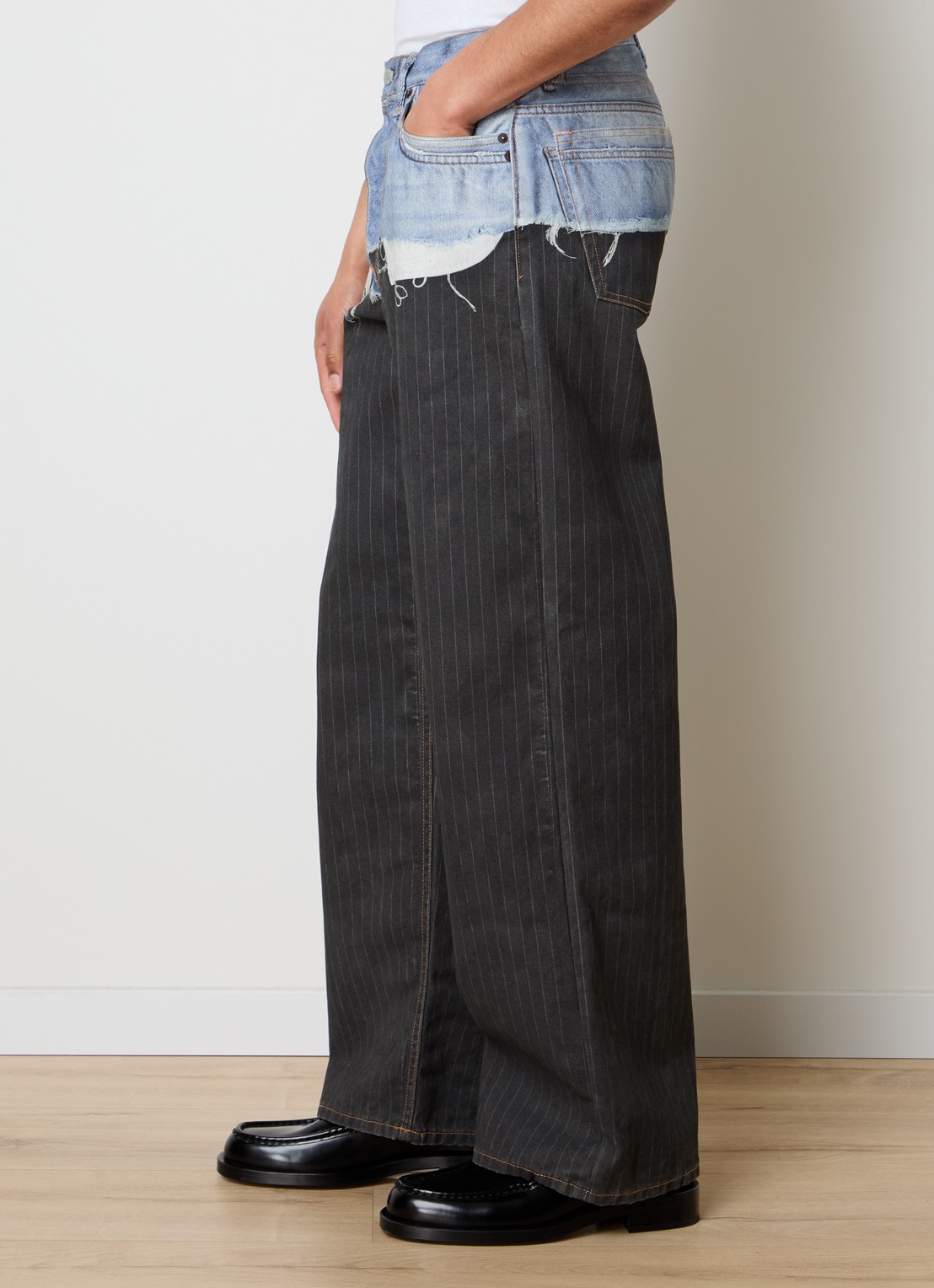 Acne Studios Loose fit jeans met gekleurde wassing en krijtstreep - detail 4 antraciet