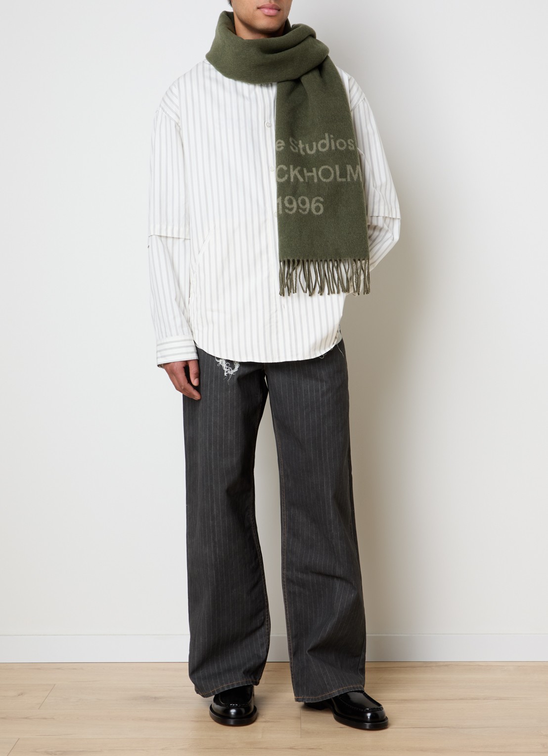 Acne Studios Loose fit jeans met gekleurde wassing en krijtstreep - voorkant 2 antraciet