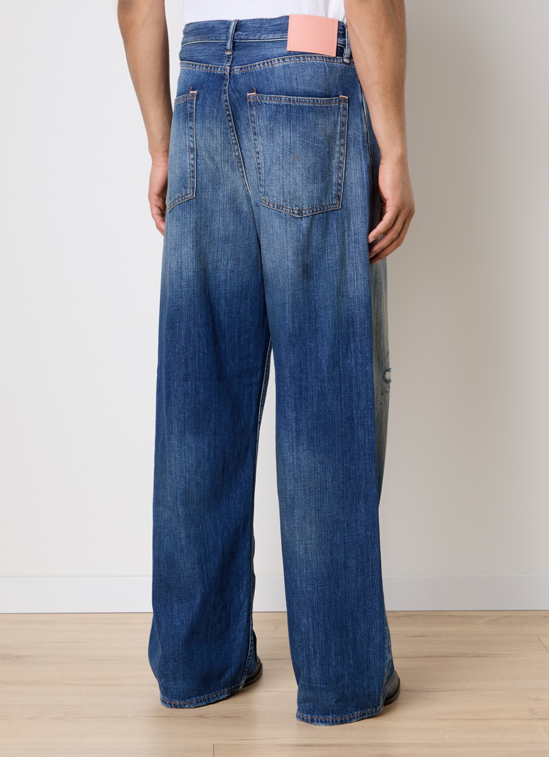 Acne Studios Loose fit jeans met medium wassing en verwassen afwerking - achterkant 6 blauw