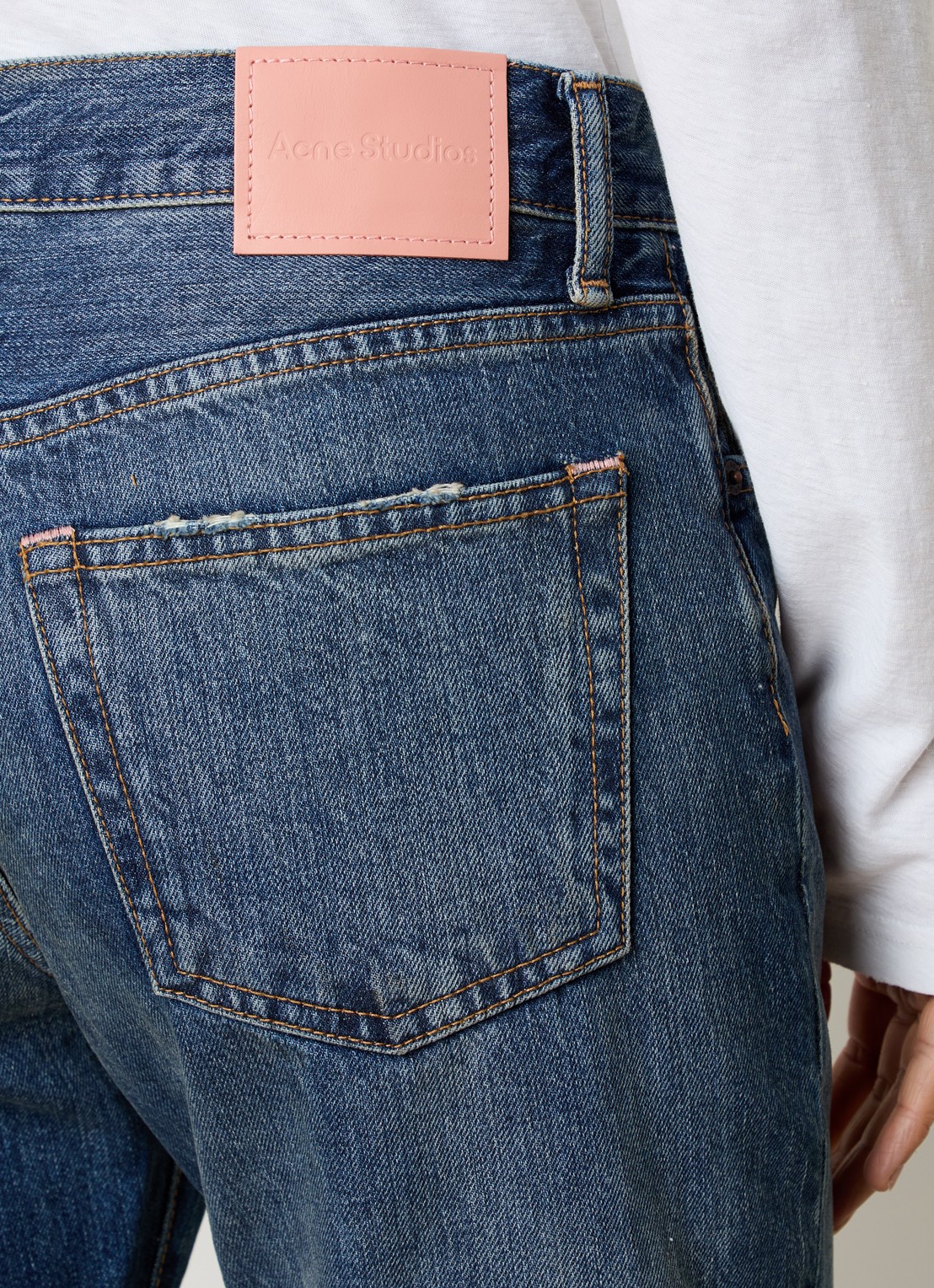 Acne Studios Low waist slim fit jeans met medium wassing - detail 6 indigo