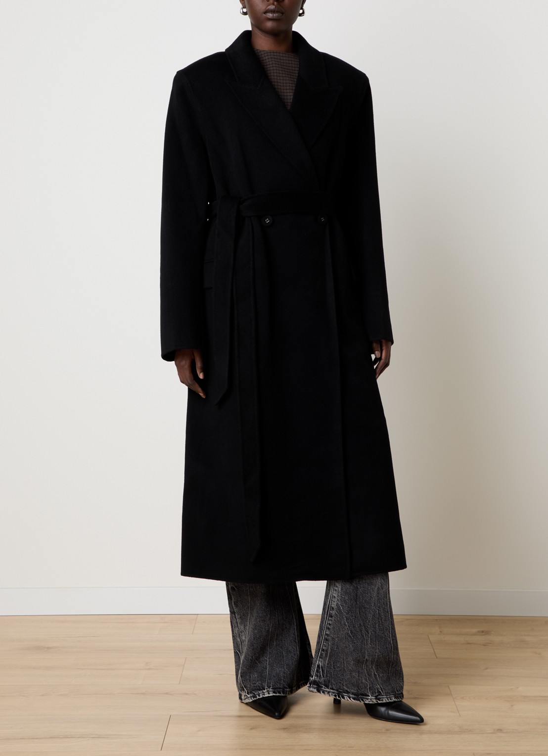 Acne Studios Mantel in kasjmierblend met strikceintuur - detail 4 zwart