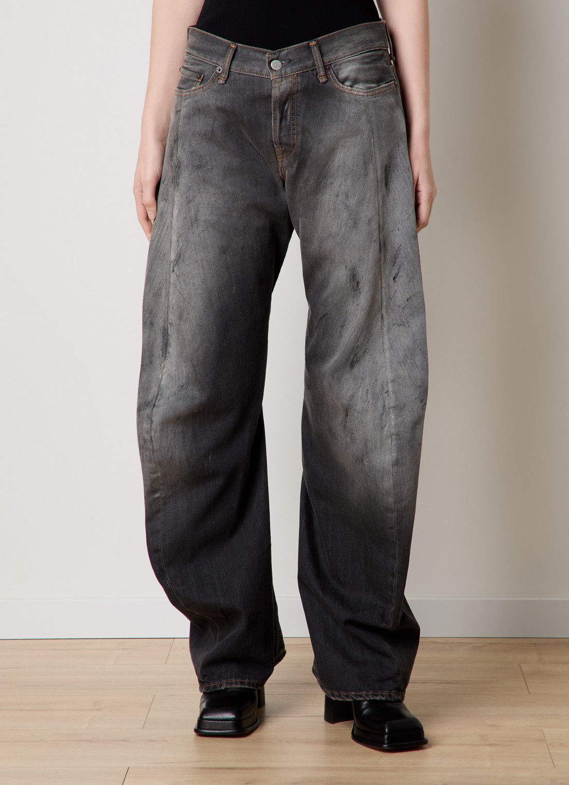 Acne Studios Mid waist loose fit jeans met gekleurde wassing - detail 4 zwart