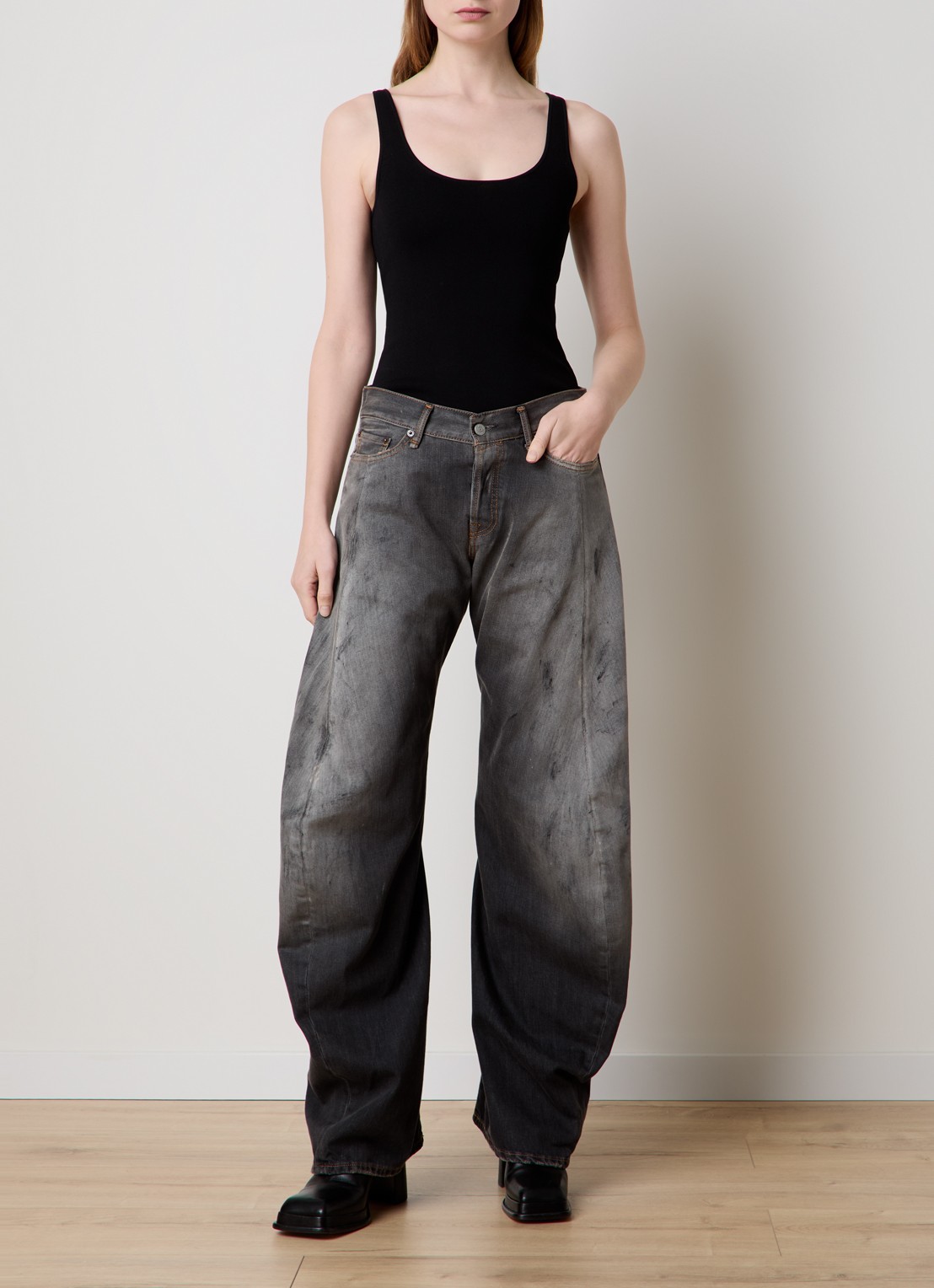 Acne Studios Mid waist loose fit jeans met gekleurde wassing - voorkant 2 zwart