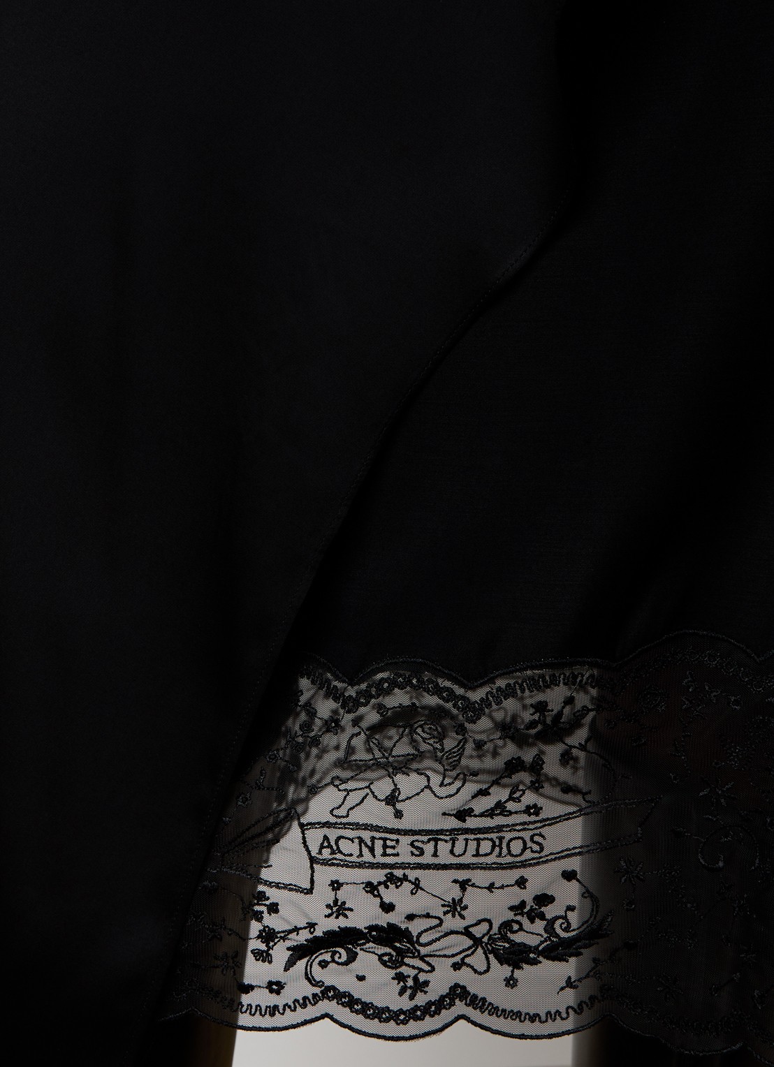 Acne Studios Minirok van satijn met details van kant - detail 2 zwart