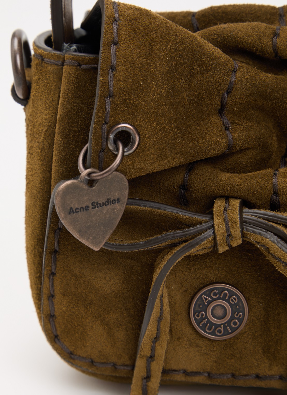 Acne Studios Multipocket Micro handtas van kalfssuède met afneembare schouderriem - detail 6 bruin