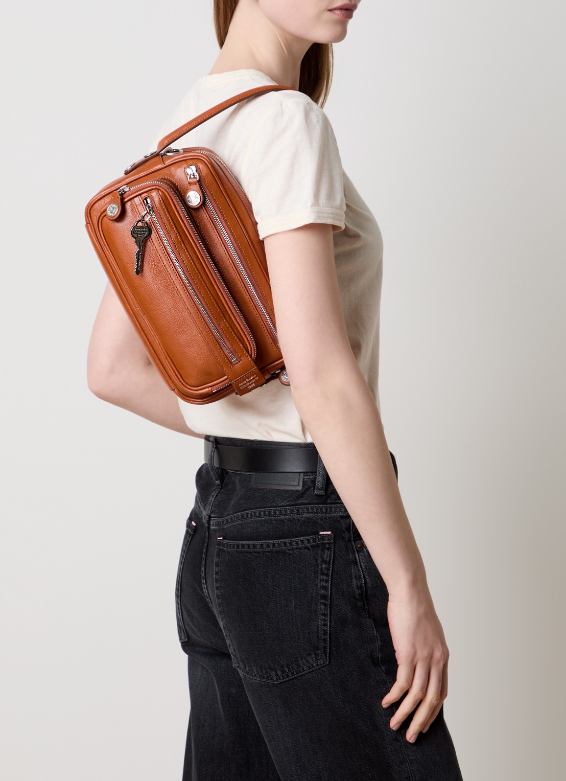 Acne Studios Schoudertas van kalfsleer met afneembare schouderriem - voorkant 2 oranjebruin