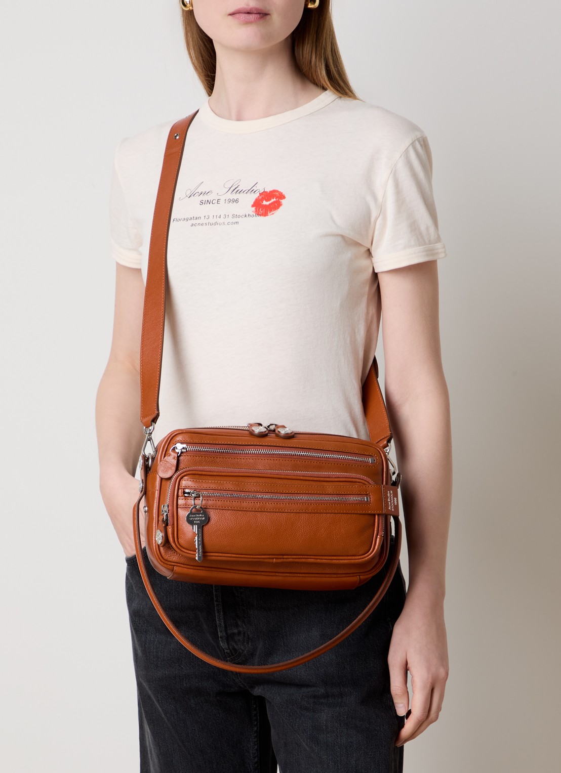 Acne Studios Schoudertas van kalfsleer met afneembare schouderriem - voorkant 3 oranjebruin