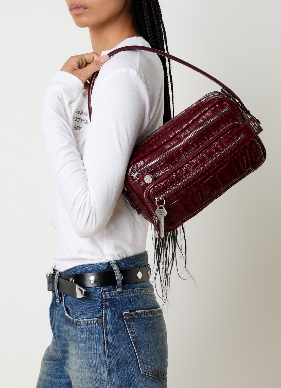Acne Studios Schoudertas van kalfsleer met crocostructuur en afneembare schouderriem - voorkant 7 bordeauxrood