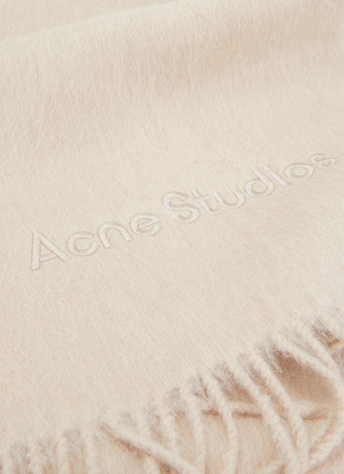 Acne Studios Sjaal van alpaca wolblend met logoborduring - detail creme