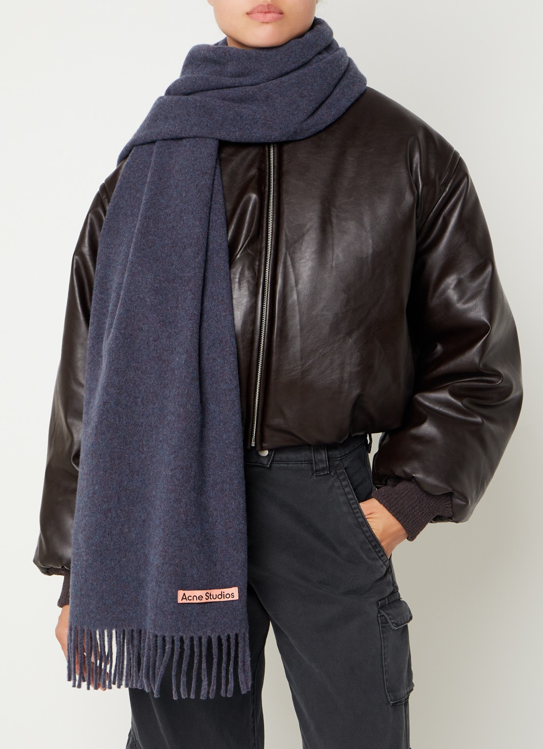 Acne Studios Sjaal van wol met logo 200 x 45 cm - voorkant 3 paars