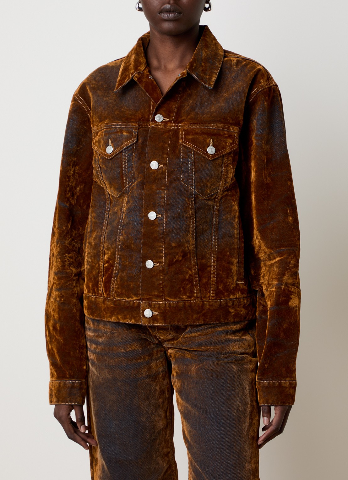 Acne Studios Spijkerjas van fluweel met steekzakken - detail bruin