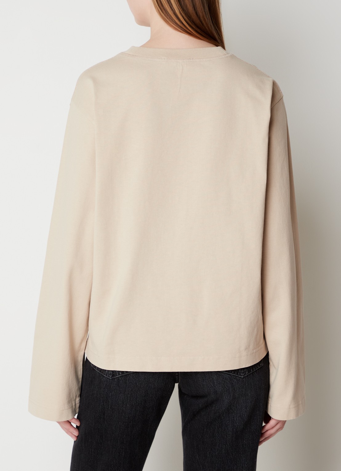 Acne Studios Sweater met logoborduring en trompetmouw - achterkant donkerbeige